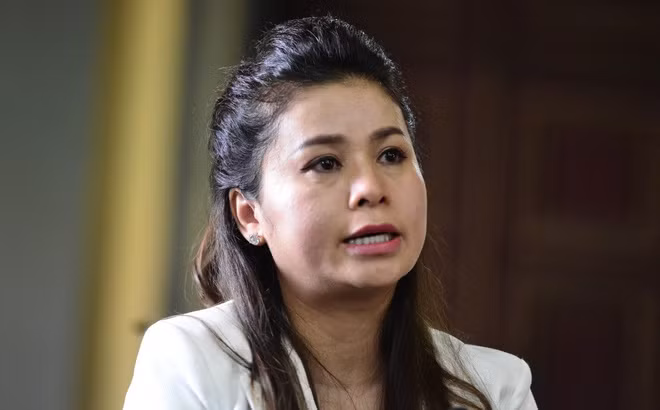 Vụ ly hôn nghìn tỷ của "vua cà phê" Trung Nguyên và bà Lê Hoàng Diệp Thảo cách đây mấy năm thu hút sự chú ý của truyền thông. Lúc bấy giờ, dù vẫn sở hữu phong thái của nữ doanh nhân thành đạt nhưng bà Thảo thường xuyên lộ vẻ mệt mỏi, tiều tụy. Ảnh: Nhadautu