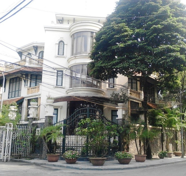 Trước khi bị bắt, bầu Kiên khiến nhiều người phải ngưỡng mộ khi sở hữu một biệt thự riêng với tổng diện tích khoảng 500m2 ven hồ Tây (Hà Nội). Ảnh: Dân Việt