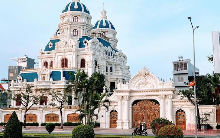 Trước đó, đại gia xăng dầu Ngô Văn Phát cũng bị bắt để điều tra về tội danh mua bán trái phép hóa đơn. Ông sở hữu hai lâu đài gây choáng ngợp, có giá trị lên tới cả trăm tỷ đồng tại TP Hải Phòng và Thái Bình. Ảnh: Congan