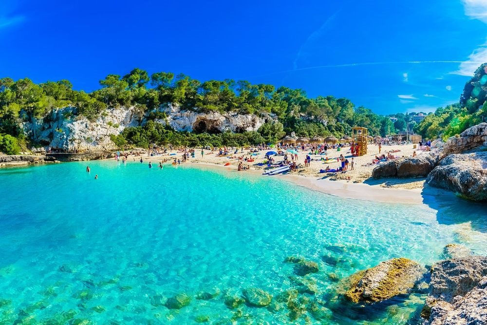 Mỗi năm có hàng nghìn du khách từ khắp nơi trên thế giới, nhất là châu Âu, đến đảo Mallorca nghỉ dưỡng. Ảnh: CNN