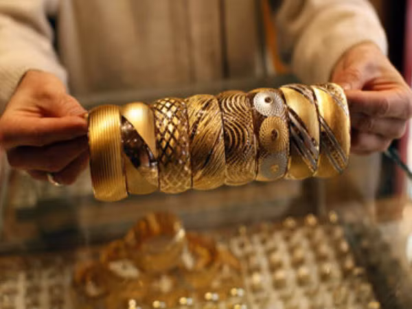 Với 1.948 tấn vàng dự trữ, Trung Quốc đứng vị trí thứ 6 trong danh sách này. Dù vậy, Trung Quốc lại là nhà sản xuất vàng lớn nhất thế giới, chiếm 12% sản lượng khai thác toàn cầu.