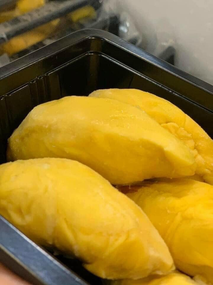 Cơm sầu riêng Musang King mềm dẻo, màu vàng như nghệ và vị ngọt đậm đà, hạt lép. Ảnh: Facebook