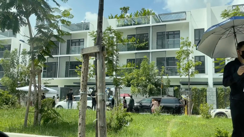 Biệt thự 3 tầng của Minh Hằng và chồng mới cưới từ bên ngoài. Ảnh: YouTube Dương Bảo Thủy