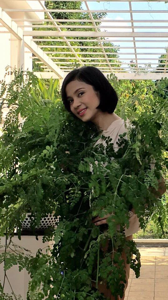 Nữ diễn viên dành nhiều thời gian chăm sóc khu vườn.