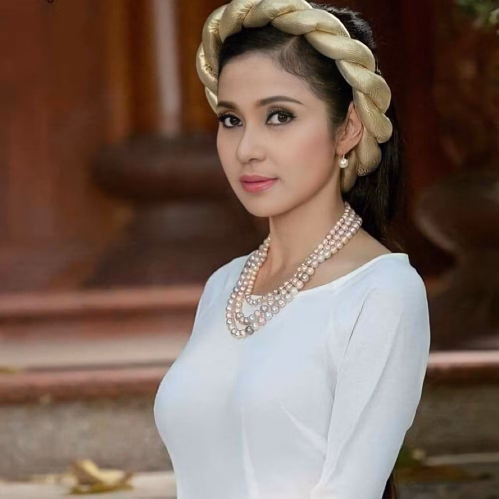  Việt Trinh được xem là một trong những nữ diên viên nổi tiếng hàng đầu của điện ảnh Việt Nam trong những năm thập niên 90. Sau 30 năm trong nghề, Việt Trinh bất ngờ thông báo giải nghệ hồi đầu năm 2022.