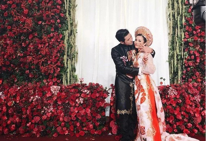 Lễ ăn hỏi của Đỗ Hoàng Việt tổ chức theo truyền thống nhưng vẫn rất sang trọng. Ảnh: Guu