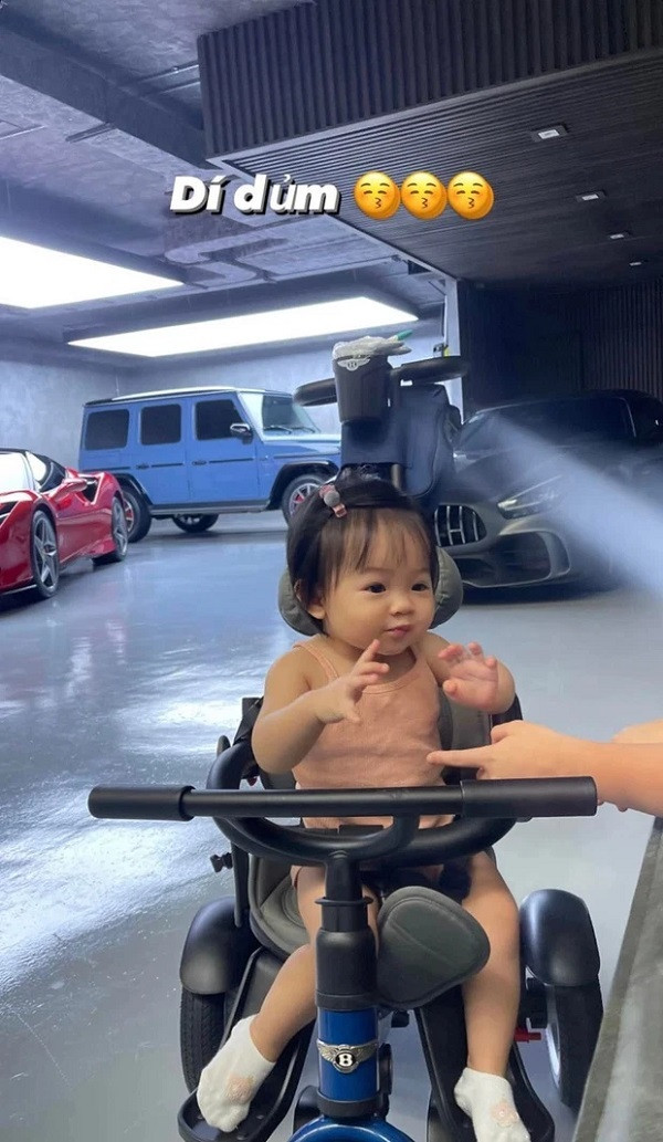 Cường Đô La mạnh tay chi gần 14 triệu để mua cho ái nữ chiếc xe đạp đến từ Bentley. Ảnh: FBNV