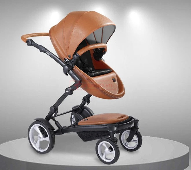 Được biết, chiếc xe đẩy mà người đẹp 8x tậu cho con trai đến từ thương hiệu đồ sơ sinh nổi tiếng của Tây Ba Nha. Ảnh: Internet