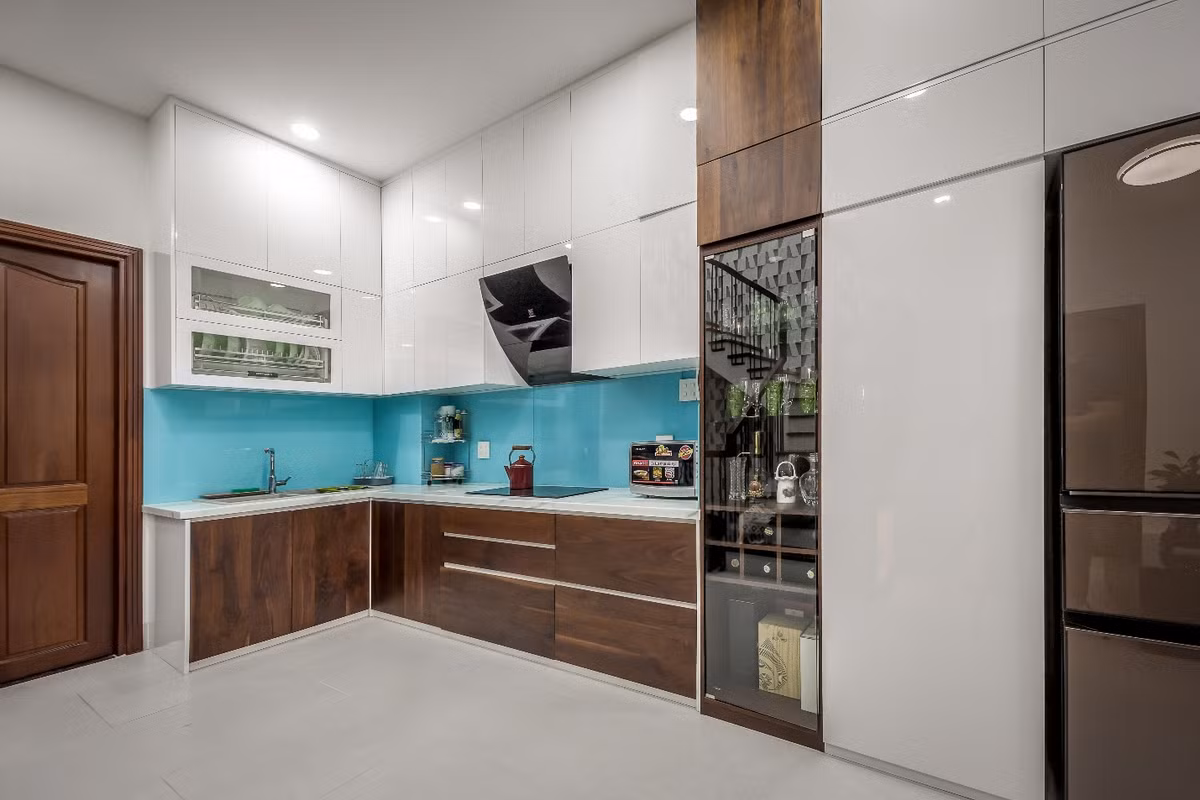 Hệ tủ treo tận dụng tối đa chiều cao trần.