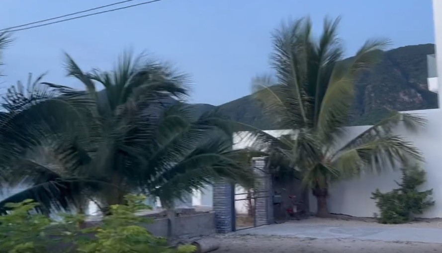 Sau khi mua, vợ chồng Phan Như Thảo vẫn giữ nguyên nét giản dị, mộc mạc của nơi này mà chưa xây mới. Ảnh chụp màn hình