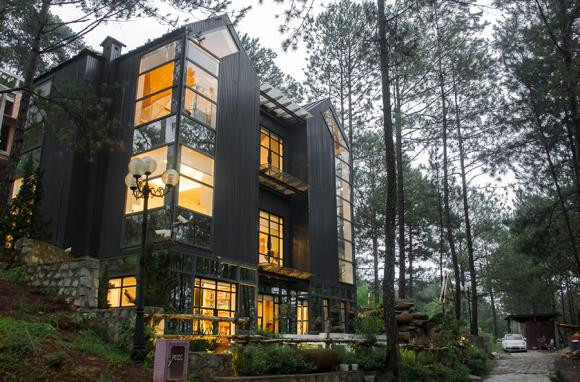 Ngoài ra, vợ chồng Phan Như Thảo còn có hai căn biệt thự gỗ vài chục tỷ ở Đà Lạt. Ảnh: FBNV