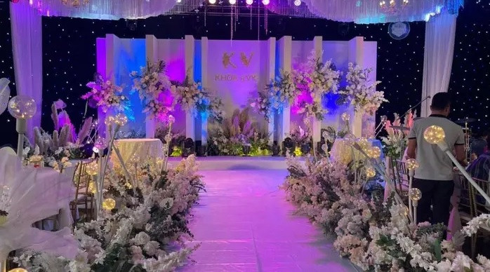 Nhiều người cho rằng, diễn viên hài Mạc Văn Khoa phải chi cả tỷ cho tiệc cưới lần này. Ảnh: 2sao