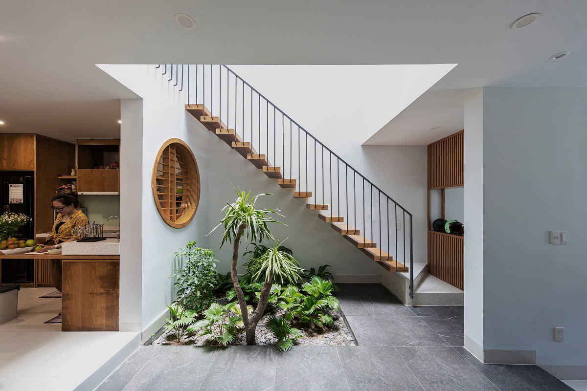 Gia chủ mong muốn một không gian sống hiện đại, tinh giản nhưng vẫn có tính nhận diện cao. Vì vậy việc lựa chọn các đường nét và hình khối đơn giản là lựa chọn tối ưu nhất.