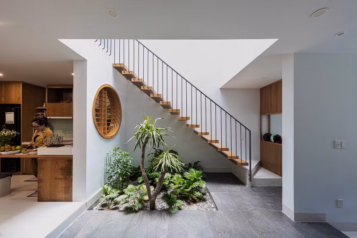 Gia chủ mong muốn một không gian sống hiện đại, tinh giản nhưng vẫn có tính nhận diện cao. Vì vậy việc lựa chọn các đường nét và hình khối đơn giản là lựa chọn tối ưu nhất.