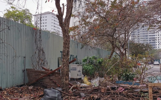 Hình ảnh nhếch nhác của khu đất.