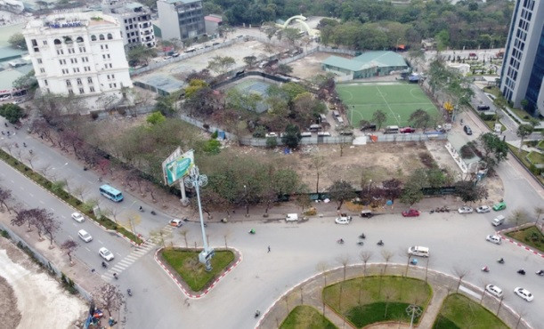 Khu đất bỏ hoang nhìn từ Cung trí thức.