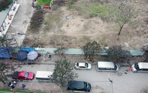 Tuy nhiên, đến nay đã hơn chục năm nhưng công trình vẫn chưa có dấu hiệu được xây dựng. Hàng nghìn m2 vẫn nằm đấy, dần trở nên hoang phế do không được sử dụng, gây lãng phí tài nguyên đất.