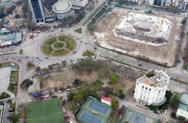 Cận cảnh hơn 5.000m2 'đất vàng' bỏ hoang ở Cầu Giấy, Hà Nội