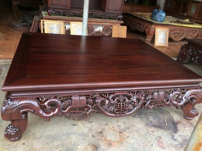 Sập làm từ các loại gỗ quý và chạm khắc tinh xảo với nhiều hoa văn như tùng, cúc, trúc, mai...Ảnh: Đồ gỗ Phương Miên