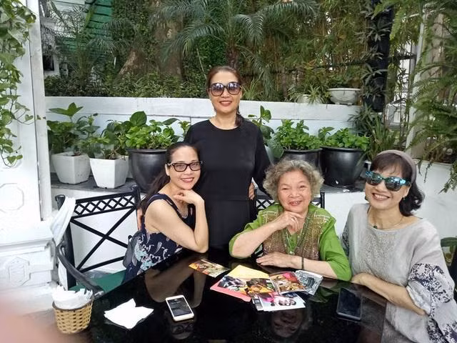 Mẹ của NSND Lê Khanh là NSƯT Lê Mai. Ngoài 80 tuổi, NSƯT Lê Mai sống một mình trong căn nhà nhỏ ở phố Phan Đình Phùng, Hà Nội. Ảnh: Vietnamnet