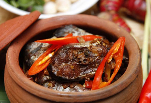 Mỗi niêu cá kho làng Vũ Đại từ 2 – 6kg sẽ được bán với giá dao động khoảng 600.000 – 1,4 triệu đồng/niêu. Ảnh: Nonavi