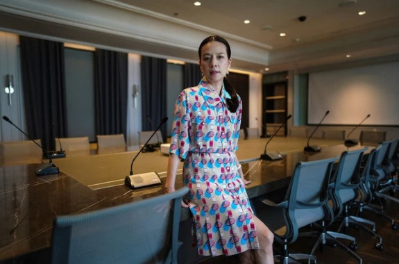 Hiện tại, bà còn là Chủ tịch kiêm Giám đốc điều hành của Muang Thai Insurance, một trong những công ty bảo hiểm hàng đầu ở xứ sở chùa vàng. Ảnh: Instagram