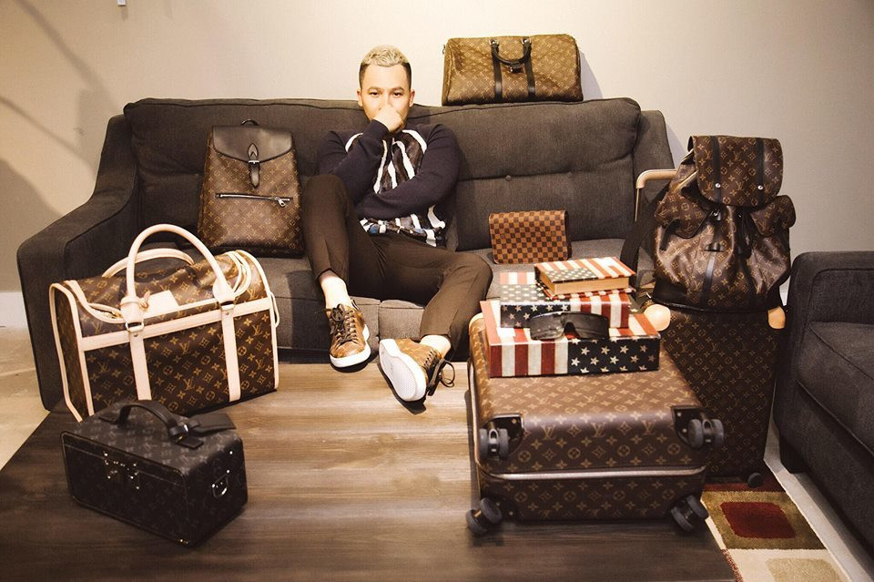 Chỉ riêng túi hiệu, Khắp Tiệp đã có cả chục chiếc, đa dạng kiểu dáng từ vali đến túi mini. Ảnh: FBNV