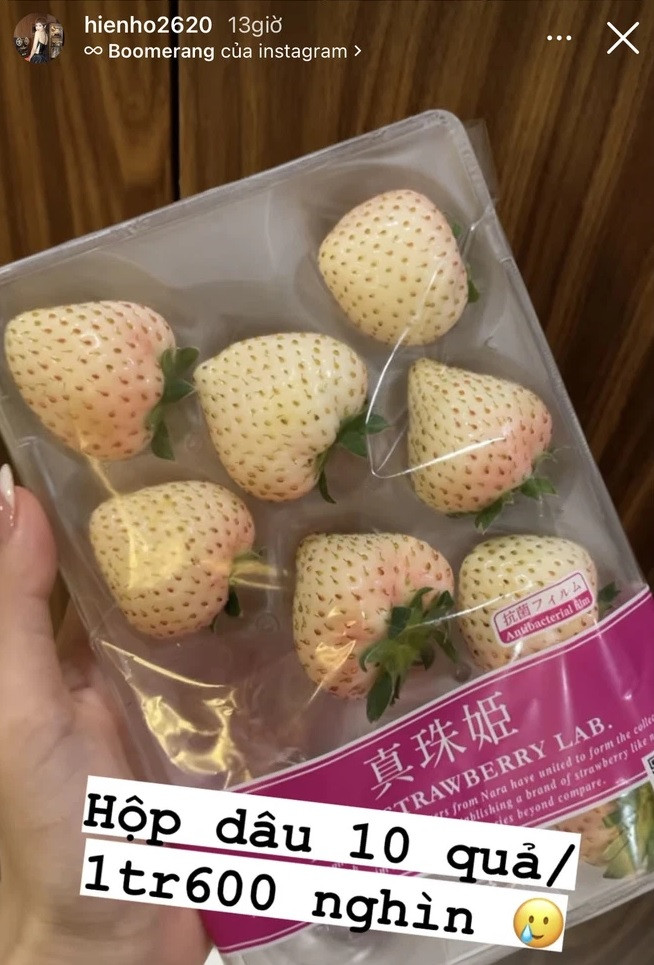 Theo chia sẻ của Hiền Hồ, loại dâu tây này có giá tới 1,6 triệu đồng/hộp 10 quả, nghĩa là mỗi quả dâu có giá 160.000 đồng.