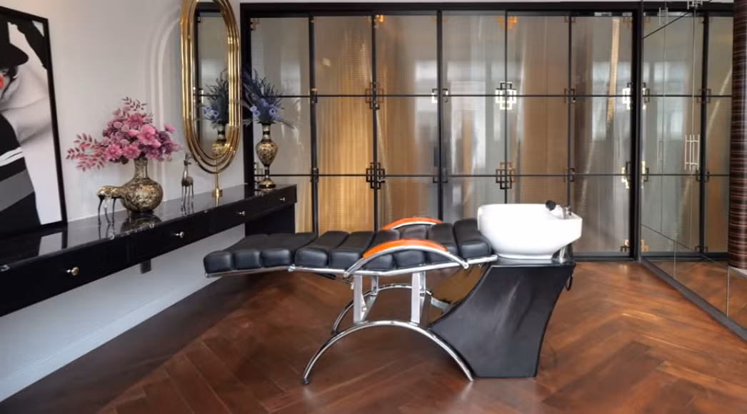 Đặc biệt, trong căn biệt thự của đại gia này còn có một phòng spa riêng biệt.