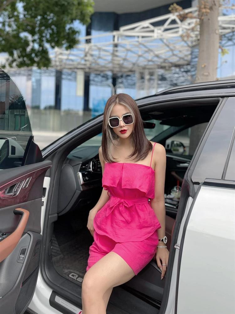 Diệp Lâm Anh sở hữu chuỗi các cửa hàng trà sữa nổi tiếng ở cả Hà Nội và TP.HCM cộng thêm kinh doanh cả thời trang, quán bar phát đạt. Ảnh: 2sao