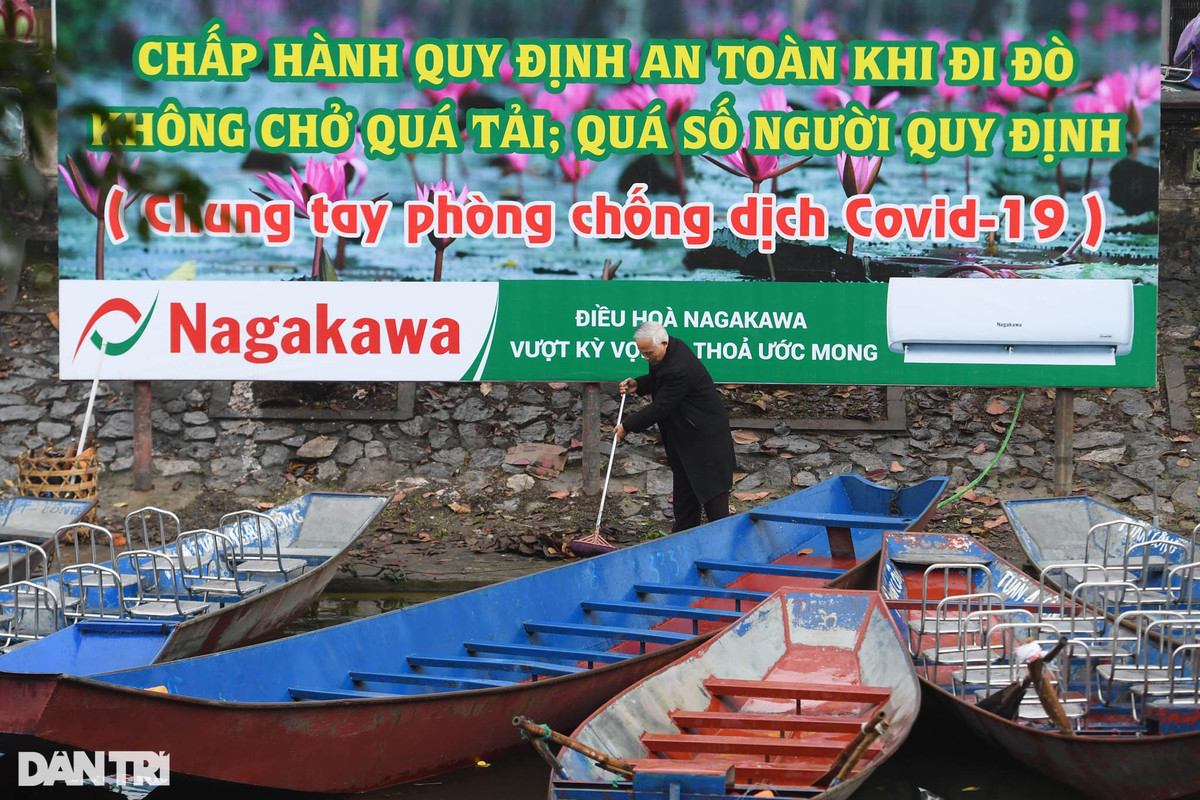 Khu vực lối xuống bến cũng đang được dọn dẹp sạch sẽ chuẩn bị cho việc đón khách trở lại.