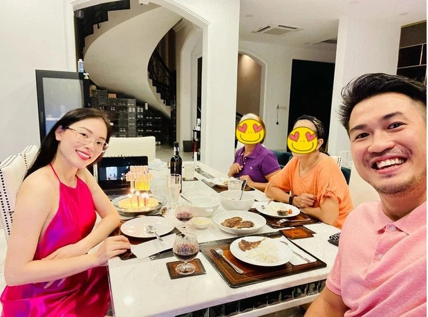Năm ngoái, Phillip Nguyễn từng đăng ảnh tổ chức sinh nhật cho bạn gái, qua đó để lộ không gian trong biệt thự ở khu nhà giàu Quận 2. Ảnh: FBNV