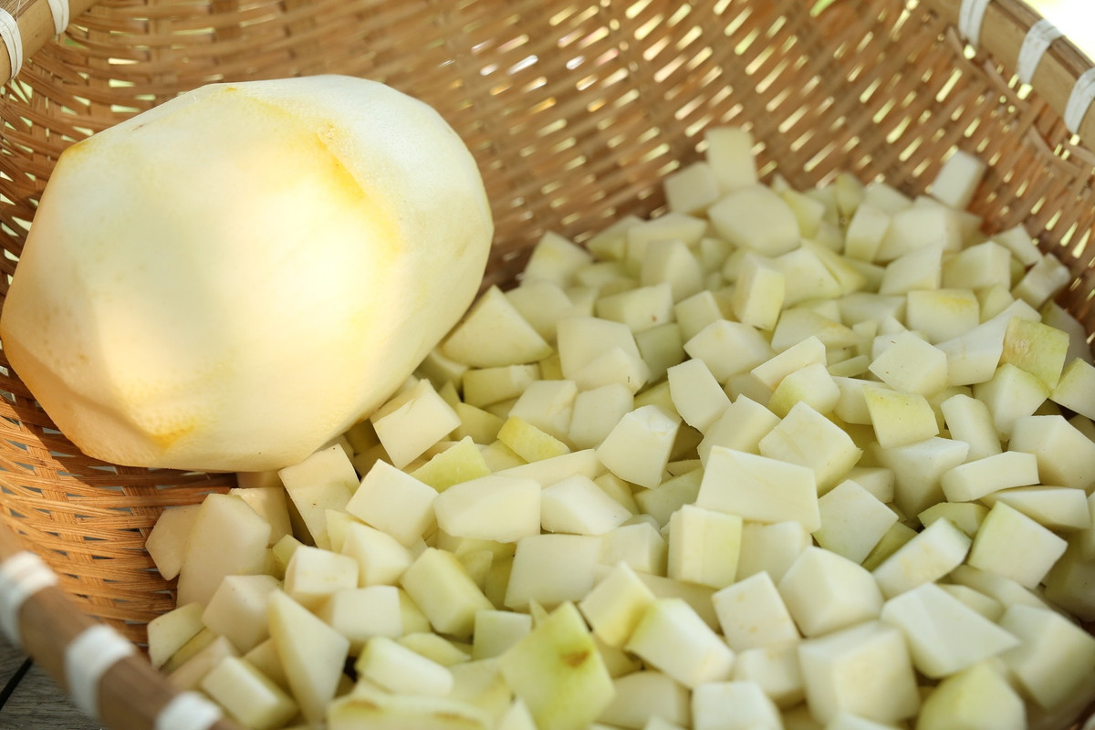 Đặc biệt, vỏ chanh dày, nhiều tinh dầu thơm ngát, nhưng không đắng. Ảnh: ThanhSon Garden