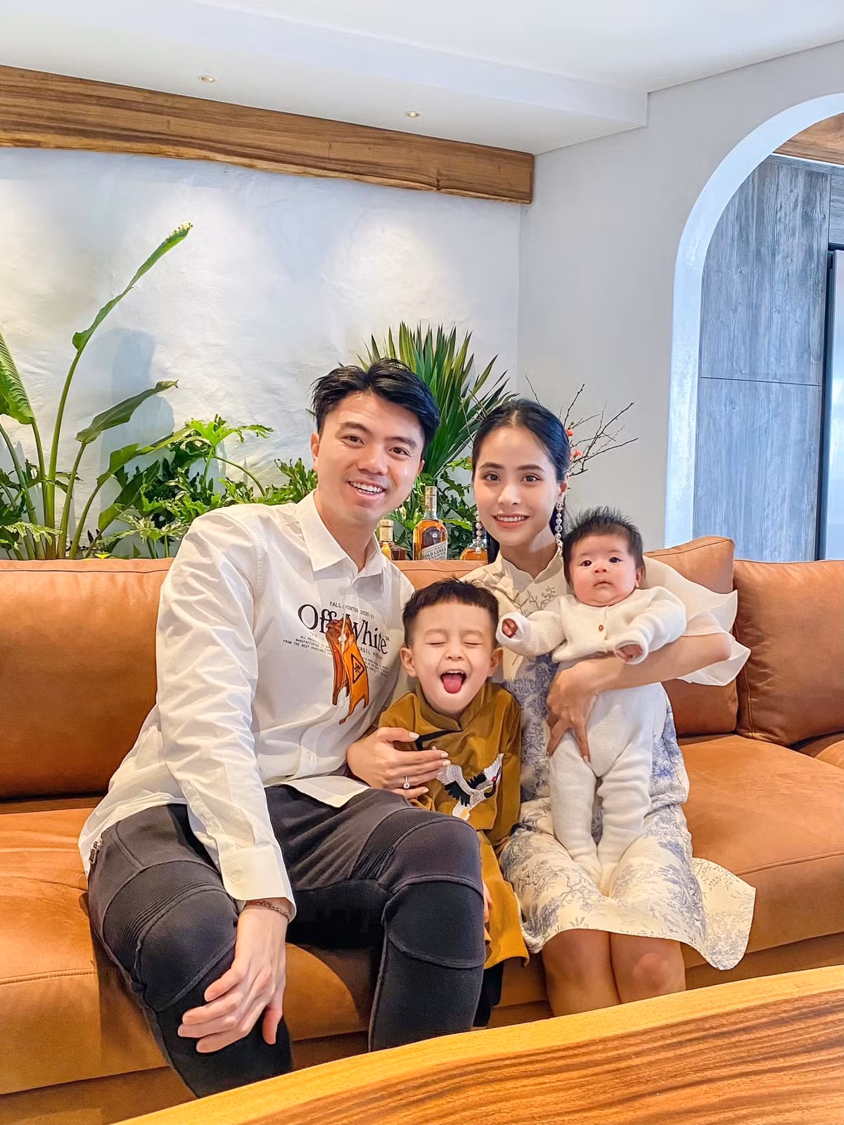 Co gi trong can ho dap thong tang 300m2 cua ca nuong Kieu Anh?