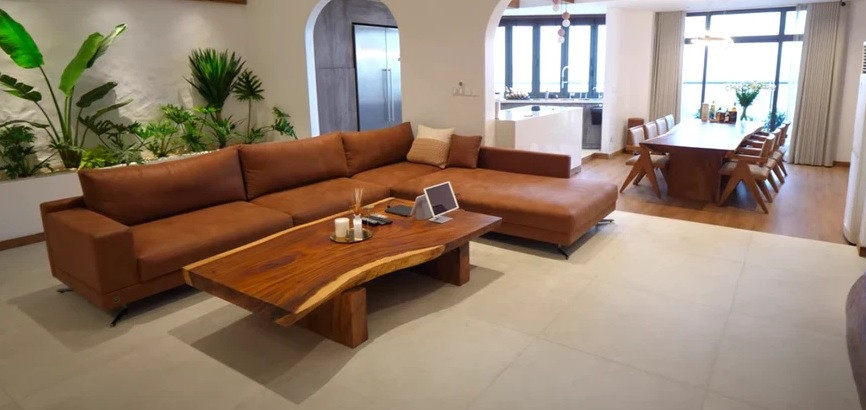  Căn hộ của ca nương Kiều Anh được đập thông từ 2 căn nhà và có diện tích hơn 300m2. Trong đó bao gồm 40 m2 ban công, 2 phòng ngủ cho vợ chồng và các con. Ảnh: NhaF