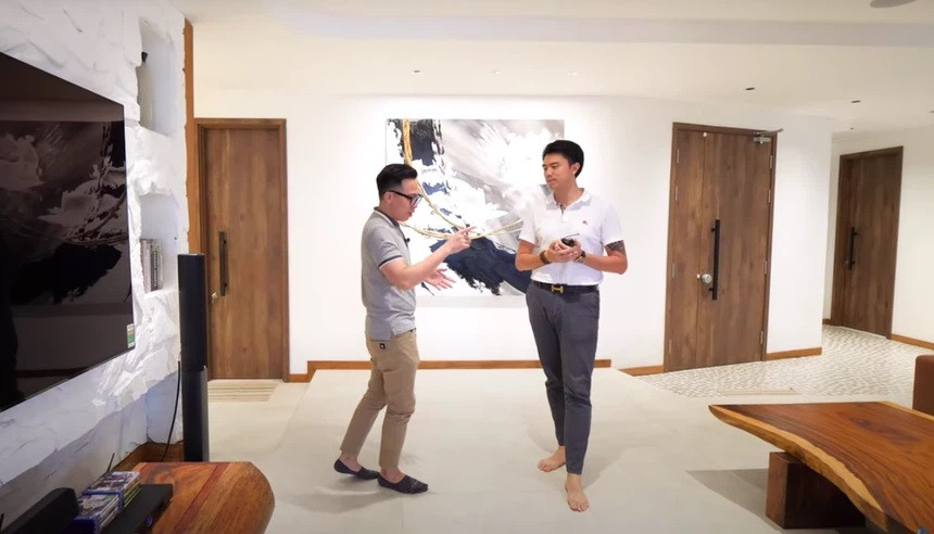 Tổng giá tiền mua và thiết kế lại căn chung cư lên tới gần 20 tỷ đồng. Ảnh: NhaF