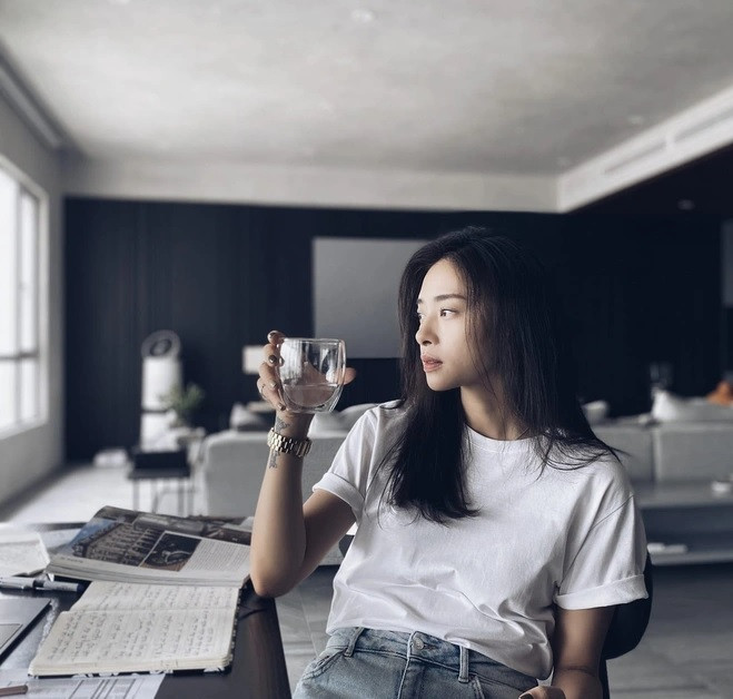 Căn hộ có view trọn thành phố và sông Sài Gòn cực kì thoáng mát. Ảnh: FBNV