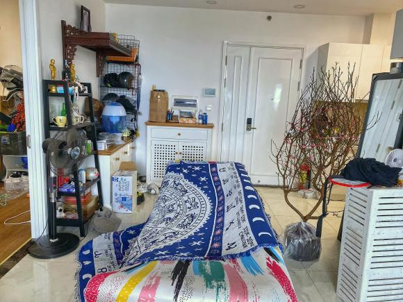 Trước đó, nam diễn viên sống trong căn hộ khá nhỏ gọn và giản dị. Ảnh; FBNV