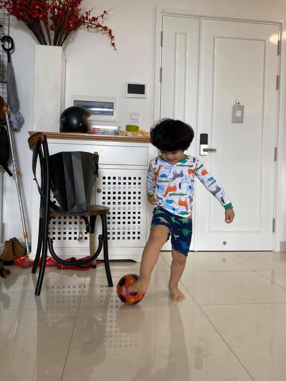  Căn hộ của Thanh Bình không quá rộng nhưng đủ cho những sinh hoạt cần thiết. Ảnh: FBNV