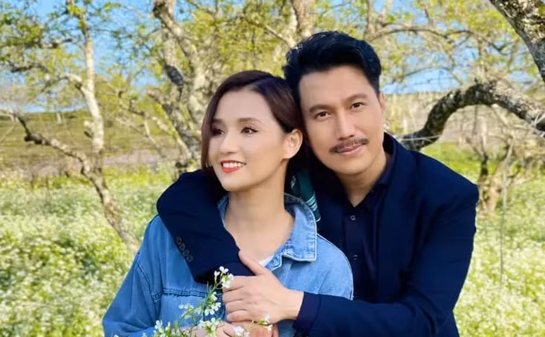 Vo 2 Viet Anh 'Chong Cu, Vo Cu, Nguoi Yeu Cu' ngoai doi sexy het nac