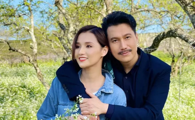 Vo 2 Viet Anh 'Chong Cu, Vo Cu, Nguoi Yeu Cu' ngoai doi sexy het nac