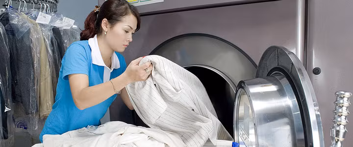 Cũng bởi thế mà nhiều người chấp nhận trả mức giá cao để có đồ dùng trong năm mới. Ảnh minh họa