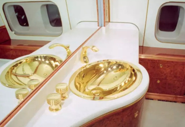 Đội bay phục vụ Tổng thống Putin gồm 4 chuyên cơ vì lý do đảm bảo an ninh cho người đứng đầu chính phủ. Thông thường, trước mỗi chuyến công du của Tổng thống Nga, cả 4 máy bay này đều được đặt trong tình trạng sẵn sàng cất cánh. Ảnh: CEN