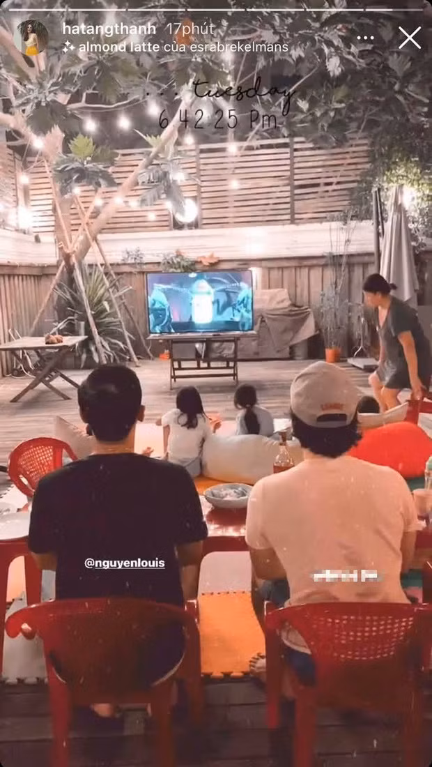 Hình ảnh Louis Nguyễn ăn mặc giản dị, nhập cuộc vui, cùng xem hoạt hình với các con khiến dân mạng thích thú. Ảnh: IGNV