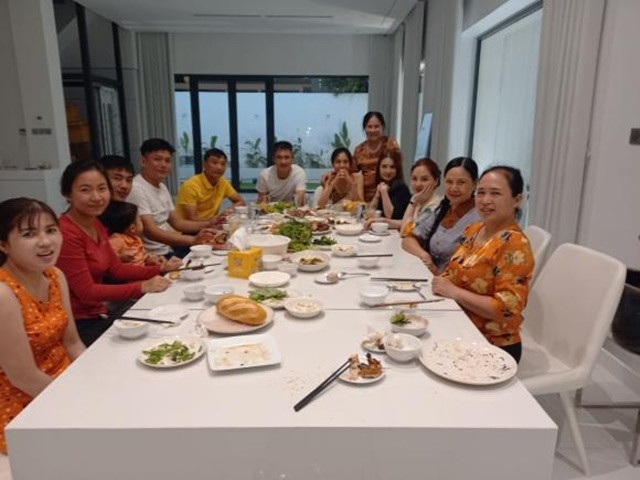 Qua loạt ảnh có thể thấy, không gian sống mới của Công Vinh - Thủy Tiên rất rộng rãi, thoáng mát với tông màu trắng chủ đạo. Ảnh: FB Hoa Tâm