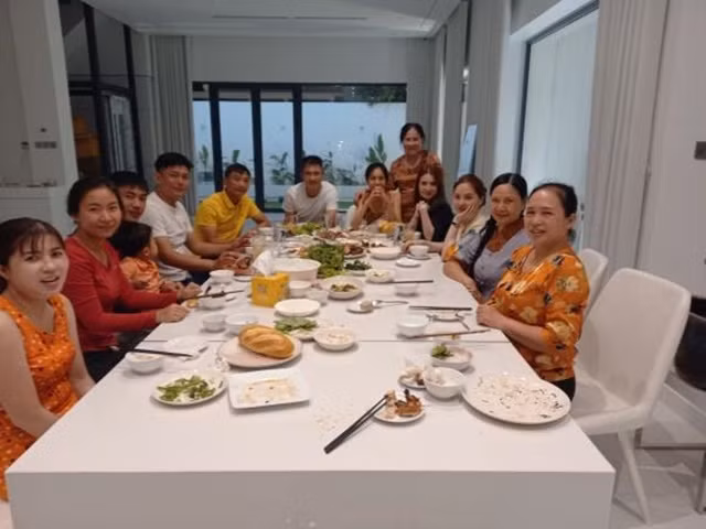 Qua loạt ảnh có thể thấy, không gian sống mới của Công Vinh - Thủy Tiên rất rộng rãi, thoáng mát với tông màu trắng chủ đạo. Ảnh: FB Hoa Tâm