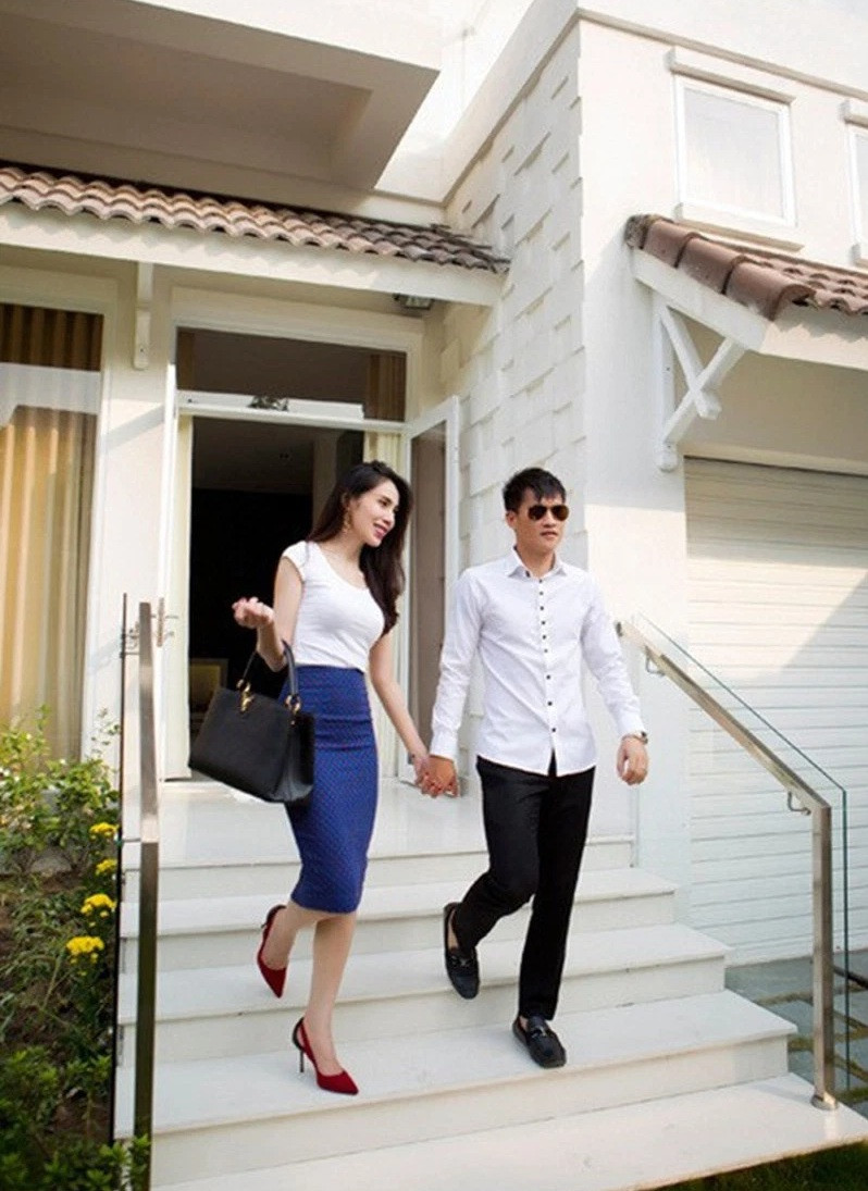 Cơ ngơi mới sau khi đập biệt thự 22 tỷ của Công Vinh - Thủy Tiên Co ngoi moi sau khi dap biet thu 22 ty cua Cong Vinh - Thuy Tien