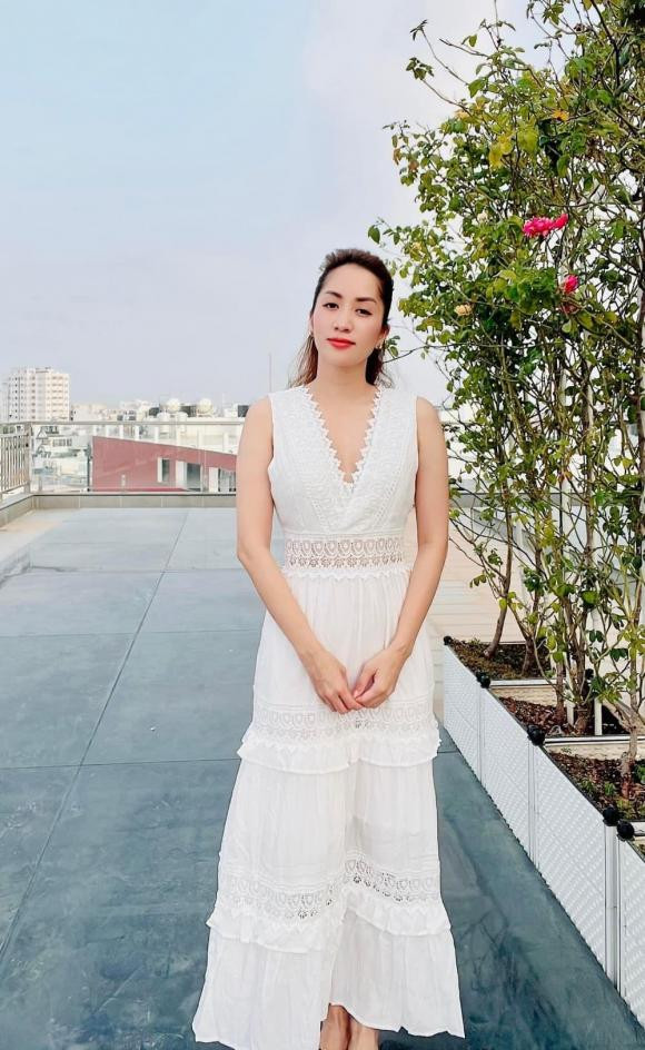 Một trong những góc mà cả hai tự hào nhất, chiếm một vị trí quan trọng trong nhà là tủ đựng huân chương, giải thưởng. Ảnh: FBNV