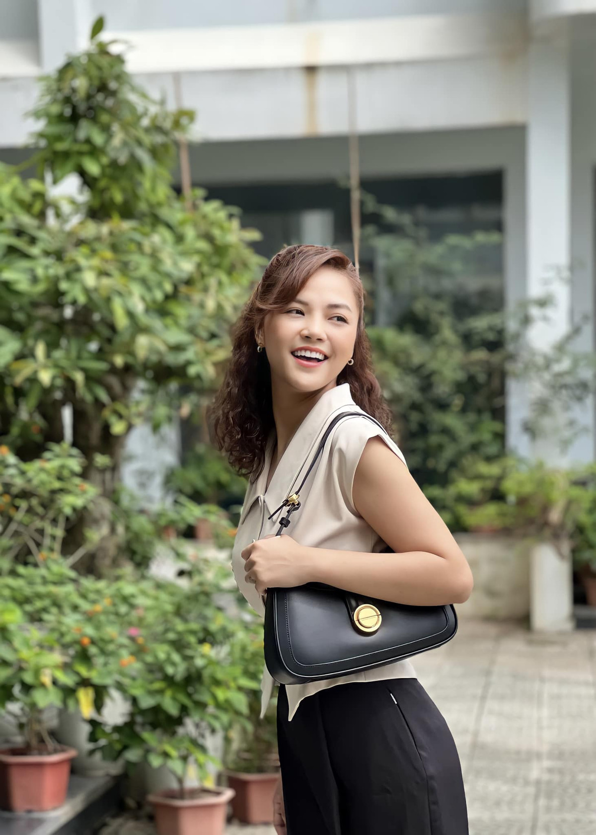 Nổi tiếng với những vai diễn đình đám, Thu Quỳnh đắt show dự sự kiện, quảng cáo. Thu nhập của nữ diễn viên nhờ đó cũng tăng lên nhanh chóng.