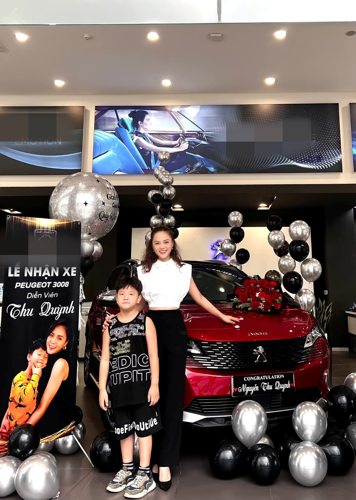 Tau xe hop tien ty, dien vien Thu Quynh giau co nao?